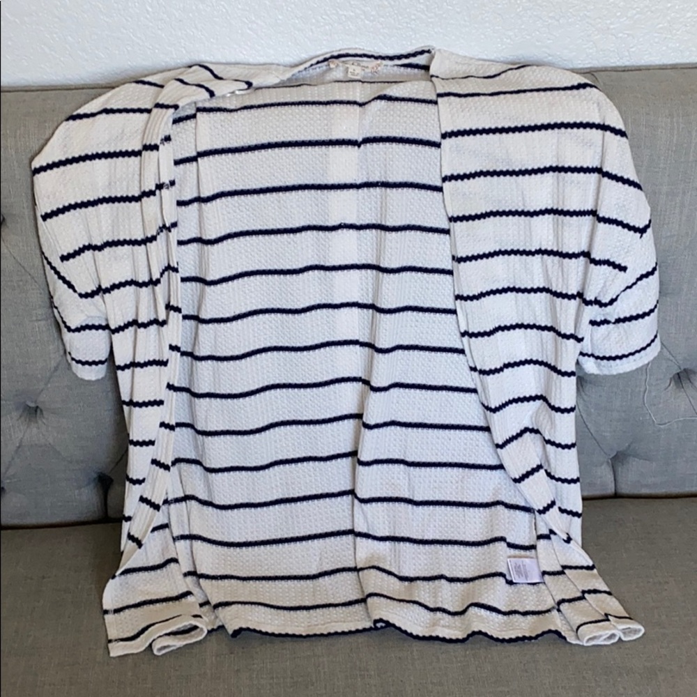 Short shelve cardigan